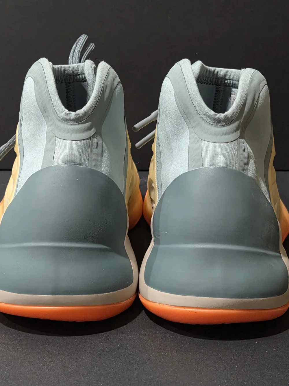 Adidas Yeezy QNTM Hi-Res Coral Size 6 Men / 7.5 Women HP6595